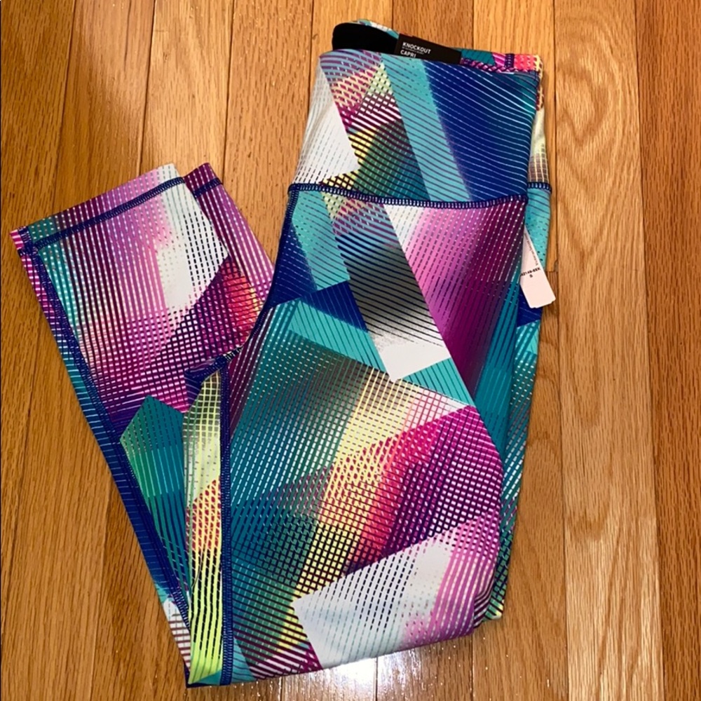 Victoria’s Secret VSX Sport Knockout Capri. NWT